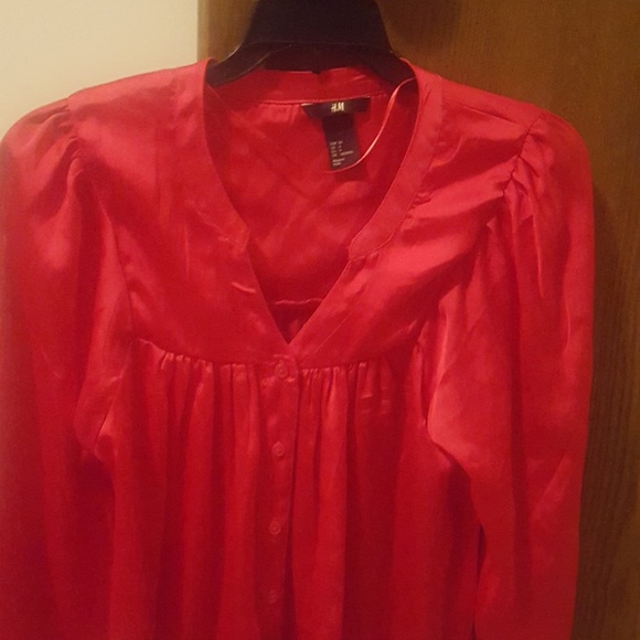 BLOUSE AND NECKLACE ..2FOR1 DEAL - Picture 3 of 4